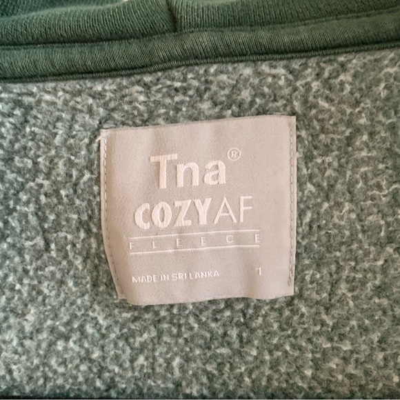 Aritzia TNA forest green boyfriend zip up hoodie - Picture 3 of 4